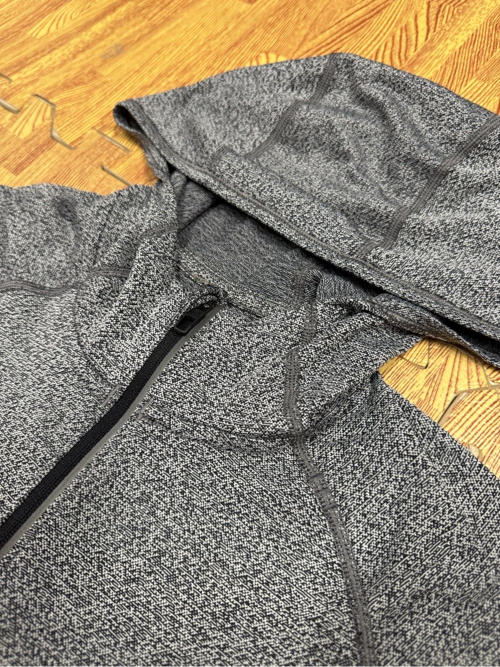 Lululemon Hoodie Mens Medium Gray Black Heather Hooded Surge 1/2 Zip Pullover - Picture 4 of 8
